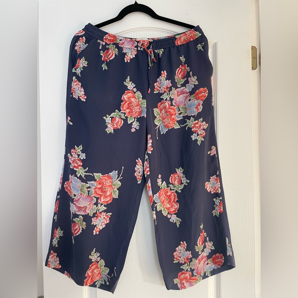 Joie Silk pants wide leg cropped Floral Print size S navy cruise travel